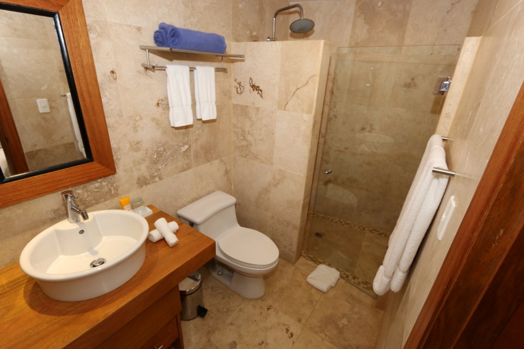 puerto-bahia-condo-for-sale-bath-interior-view-private-community-with-easy-access-to-Samana