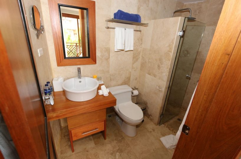 puerto-bahia-condo-for-sale-in-private-community-interior-bath-view