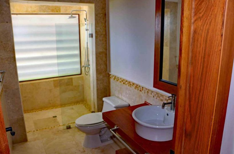 penthouse-for-sale-in-puerto-bahia-interior-view-to-the-bath