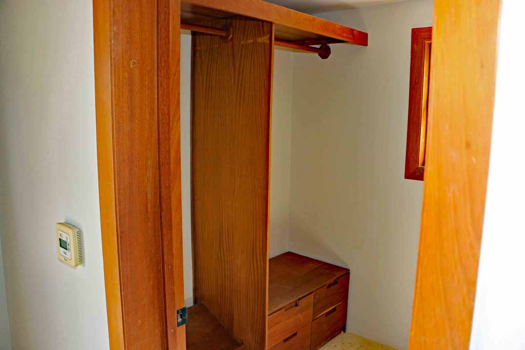 puerto-bahia-penthouse-for-sale-closet-interior-view