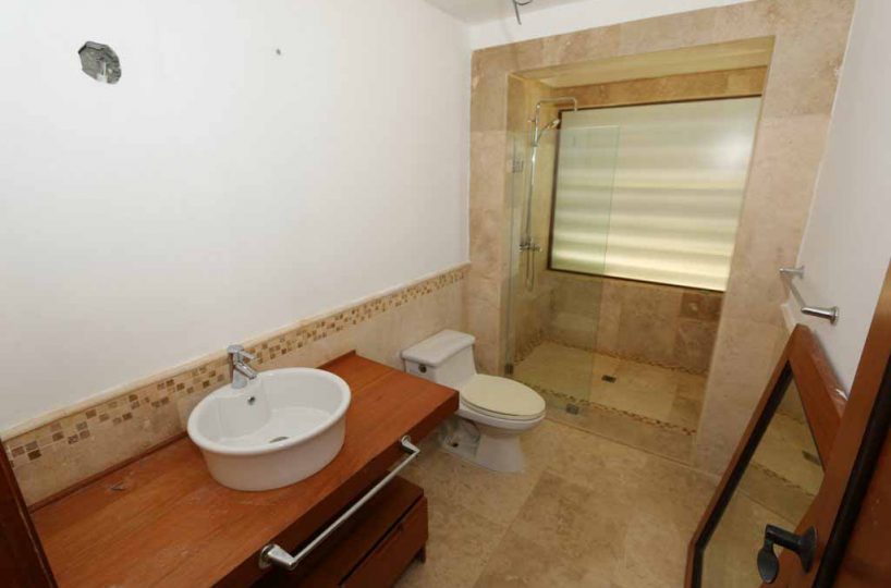 puerto-bahia-valle-alto -condo-C301-bathroom