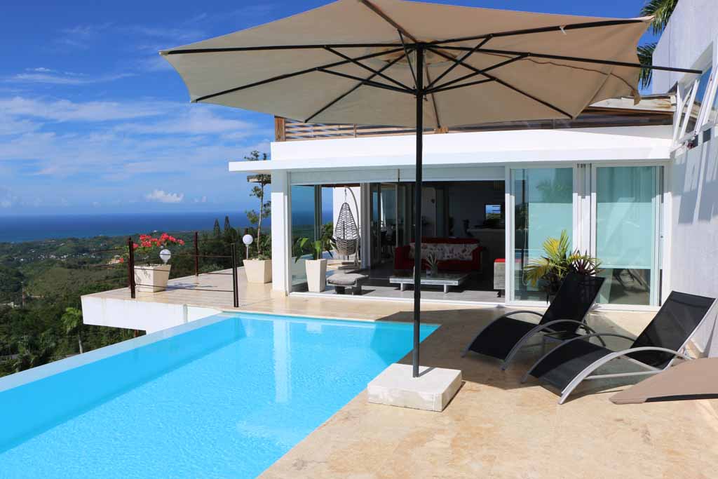 Villa-Bellevista-Pool-Umbrella